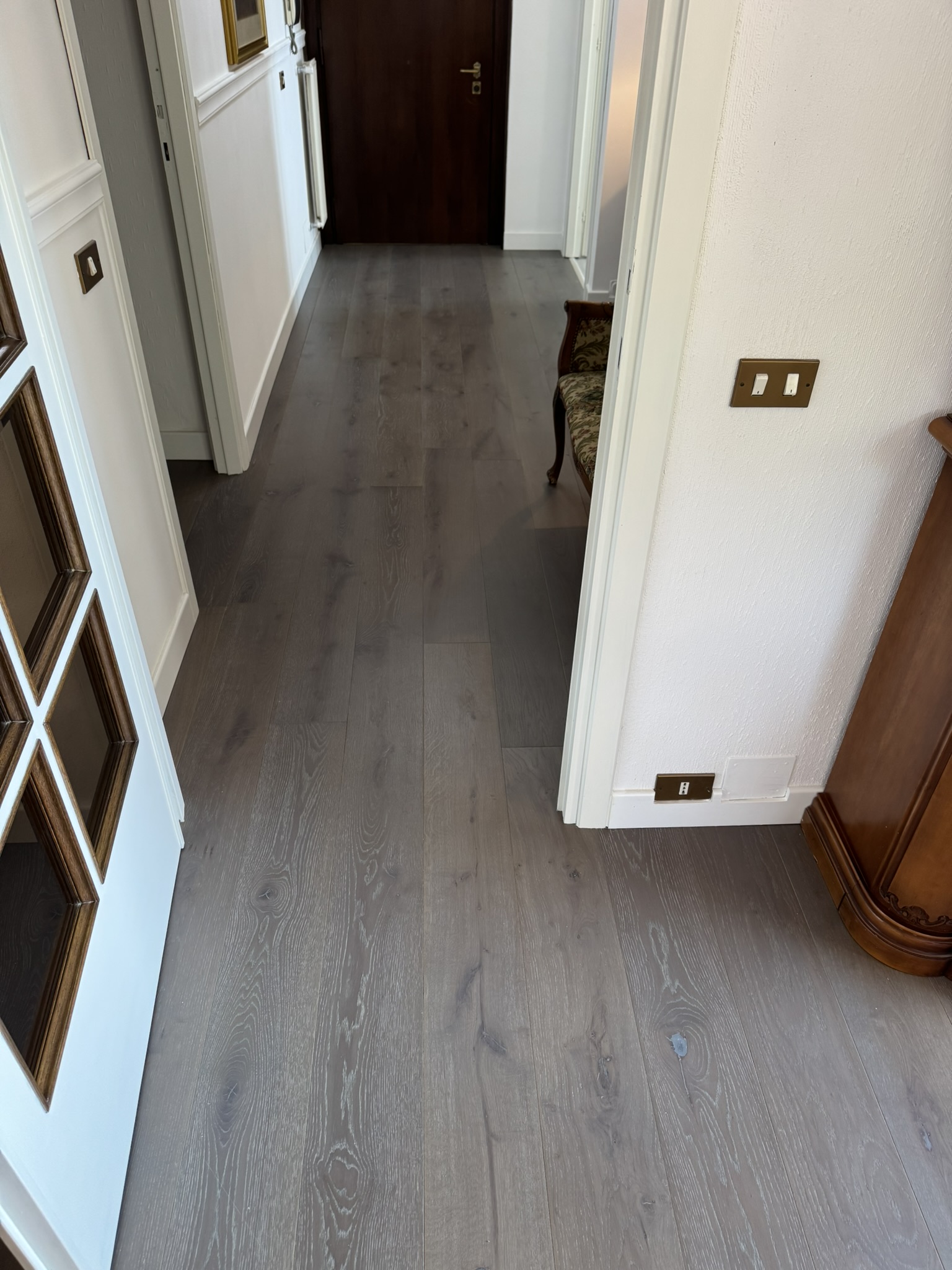 Parquet Prefinito Rovere Slavonia Rustico Grigio Decapato 14×180×600-2000 mm – 29,00 €/m² + IVA